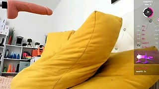Masturbating solo babe loves her toys