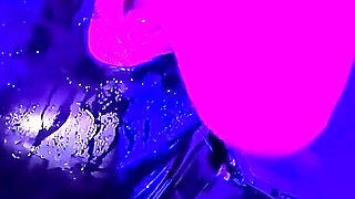 Gimp Cleans Sweaty Feet