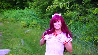 Amateur girls Maria does blowjob outdoors