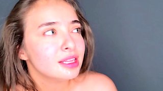 Hottie Girlfriend Gets Her Pussy Pounded in Missionary