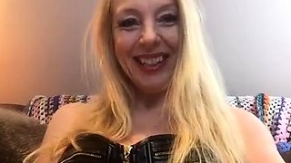 Cute amateur brunette naughty in solo jerking show on camera