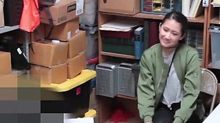 Asian stealer rammed by the guard
