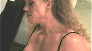 Female bodybuilder CONTROLS muscle obsessed fangirl