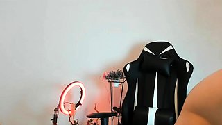 amateur raintree03 flashing ass on live webcam