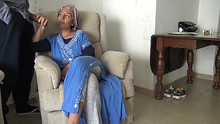 Turkish MILF wife swallows BBC immigrant's load in amateur cuckold scene
