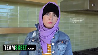 Arab slut with hijab milks for her bf and then gets on her knees & gulps his manhood