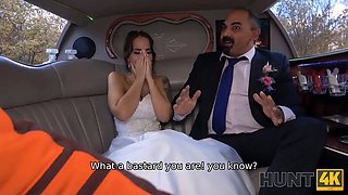 Hunt4k. random passerby scores super-sexy bride in the wedding limo