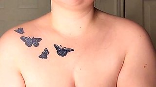 Big boob brunette masturbates on webcam