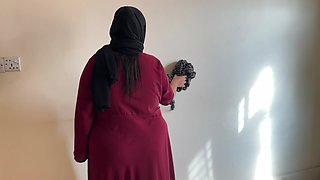 Hijab Hookup - Curvy Muslim Real Maid Fucked by Home Owner While She Cleaning Bed Room
