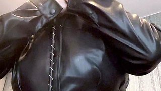 Sexy teen babe fingering her hot pussy in solo masturbation