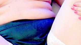 She Make Squirt From a Sex Machine