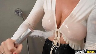 Bangbros - lucky step son Juan Loco lures his hot step mummy Elana Bunnz while nobody else is at home