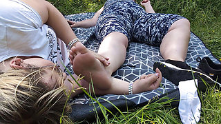 Pampered feet in the countryside - Part 1: I taste every toe of Sarah