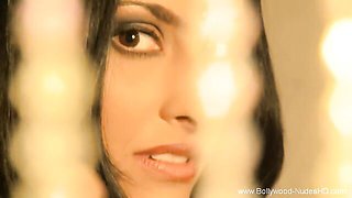 Naked video with hypnotic fancy woman from Bollywood Nudes HD