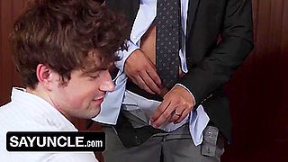 Multitasking Assistant Takes Bosss Cock While Writing Emails