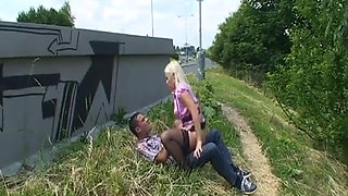 Outdoor fuck for a blonde in black stockings