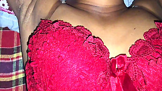 Fingering in my Girlfriend vegina and a lot of pussy came out