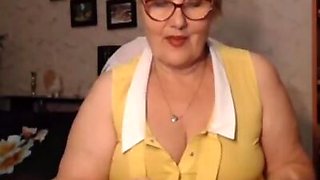 Fat Granny Flashes Her Asshole on Cam