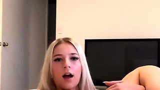 Sexy hottie Anetta Keys enjoys a solo toy masturbation
