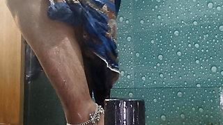 New Desi bathing nute video