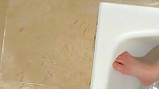 I Recorded My Stepsister Masturbating While Taking a Bath