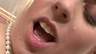 Jessie Fontana sucks and fucks in the kitchen to feel the cum