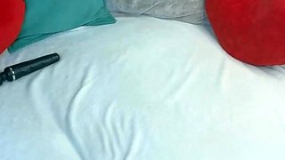 Cute camwhore with nice tits and ass