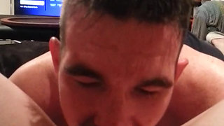 eating some pussy then stretching it open