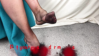 Mrs Mature Feet giving you all a very sexy shoe dangle and toe wiggle with a pair of her stripper  heels