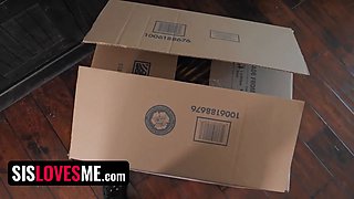 College roped stepbrother's virgin sista surprise - toy play and facial