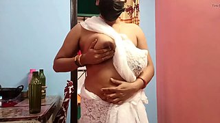 Indian mom in a saree reveals her natural bush and huge boobs, seduces in desi style as a mature aunty