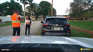 Roadside - stellar Gianna Grey rides mechanics Big Cock like a professional
