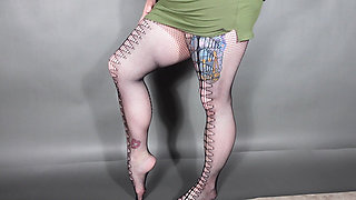 Calves Flex in Crocheted Fishnet Tights