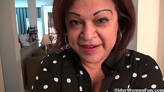 Hot Granny Solo Fun - American MILF Shows Off Her Pussy