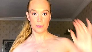 amateur blonde solo webcam