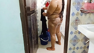 Bangladeshi sexy bhabhi bathing video 🫦