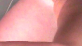 Pee and quickly blowjob in hotel toilet