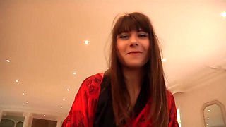 Amy, 37, has sparkling eyes... - Jacquie et Michel TV