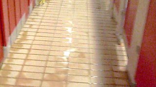 Teeny Im Schwimmbad