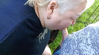 Stepmom sucks my dick in the park and swallows my thick cum - Zona901