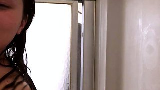 Amateur brunette double toying on webcam