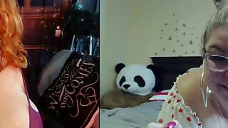 Big boob brunette masturbates on webcam