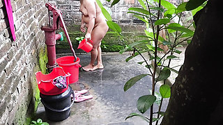 I see my aunty going to take a bath after I hugged and Fucking ass