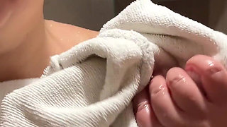 Zara Peeing After Taking a Shower