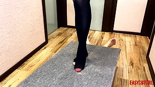Mistress Has Fun by Trampling and Shaking a Dick on a Box with a Sexy Foot Easycbtgirl