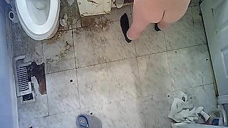Milf in bathroom on a cam. Nice ass and hover techniques