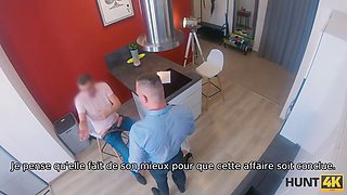 Hunt4k. beauty en costume strict et underwear fabulous montre ses compétences sexuelles