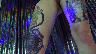 Masturbating amateur cums after solo fun