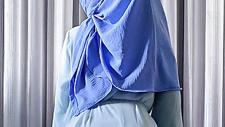 Twerking in my new hijab & abaya! 🧕🏻
