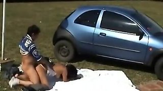 Couple badly fucking on the lawn in the park!